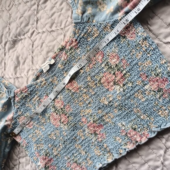 100% Cotton-Linen Blend American Eagle Baby Blue Floral Smocked Crop Top - Picture 9 of 12
